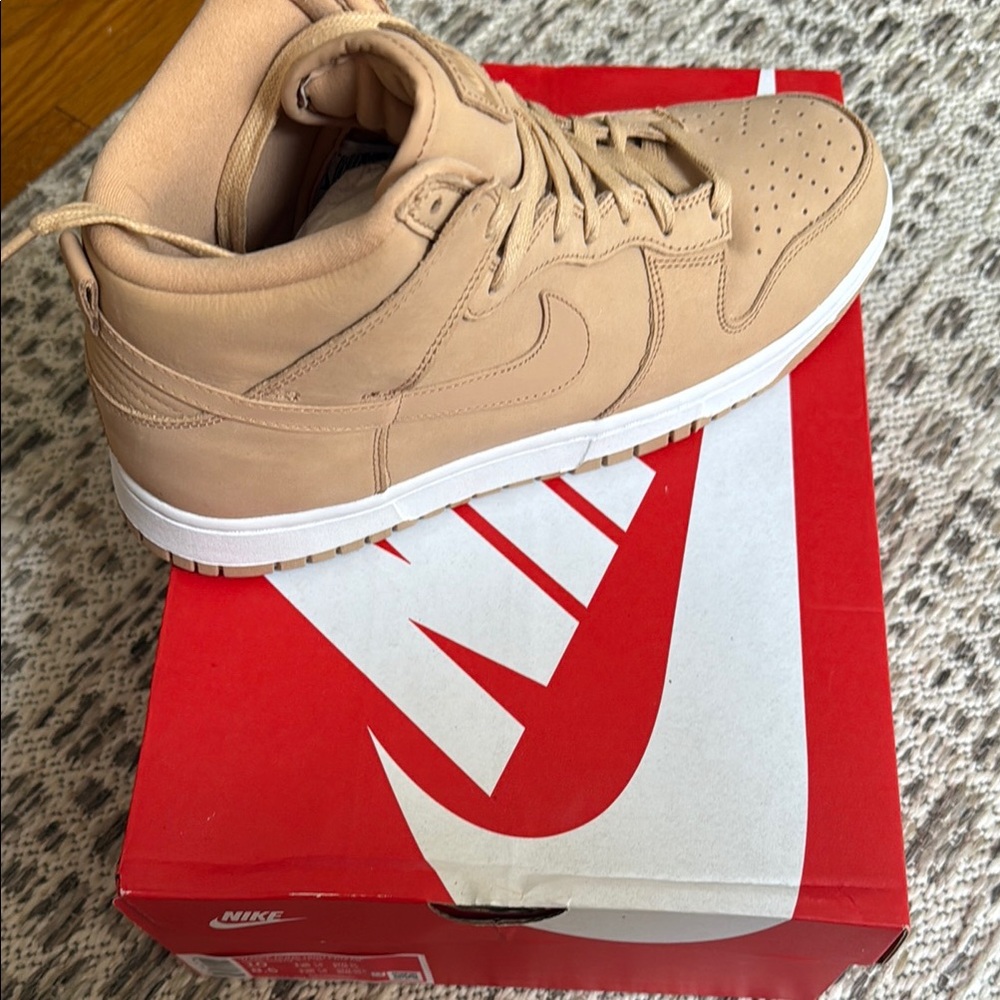 Nike Dunk Tan Sneakers